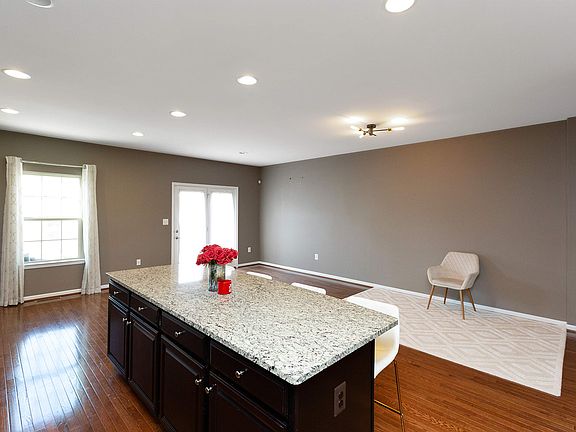 5th image of 107 Sweetgum Ct