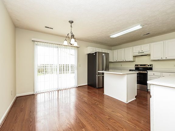 5th image of 606 Blossom Hill Dr