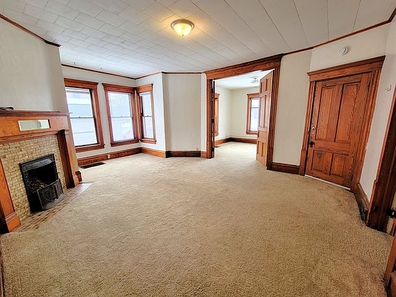 3rd image of 210 N Fremont St APT 1