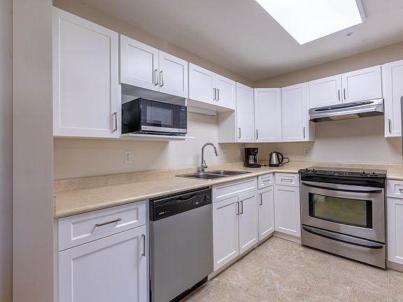 4th image of 2451 Gladwin Rd #217