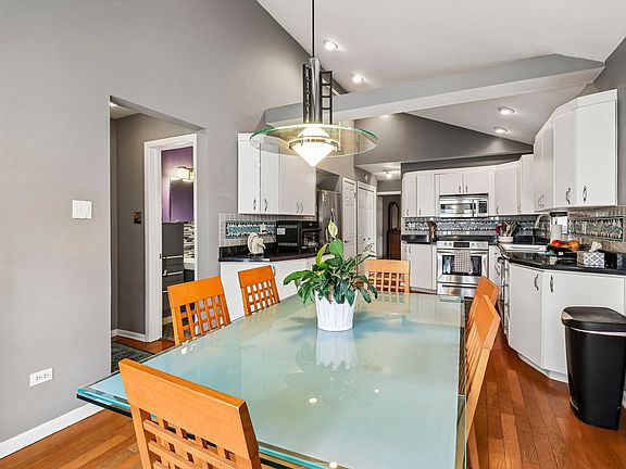 5th image of 7005 W 63rd Pl