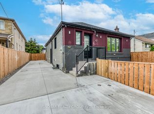 67 32nd St #2, Toronto, ON M8W 3G5