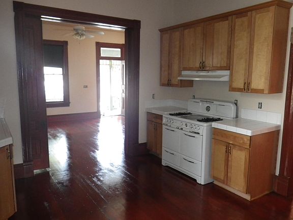 3rd image of 454 17th St