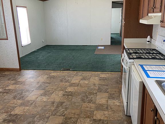 4th image of 240 W Magnolia Dr