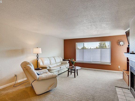 5th image of 514 SE 157th Ave Unit 25