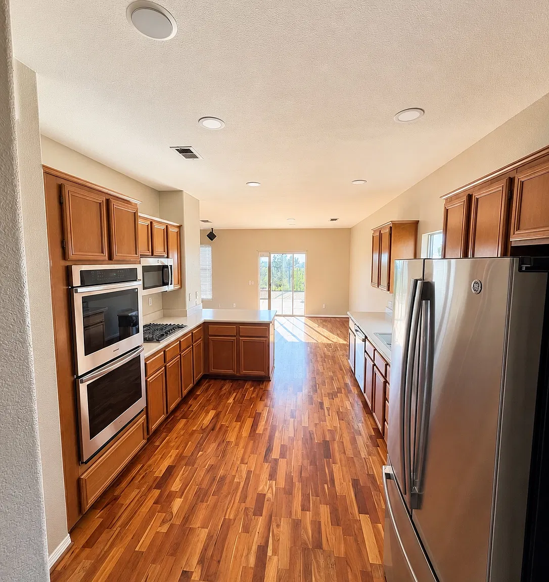 5 bed, 2.5 bath, 2873 sqft, $5,500 — Photo 2