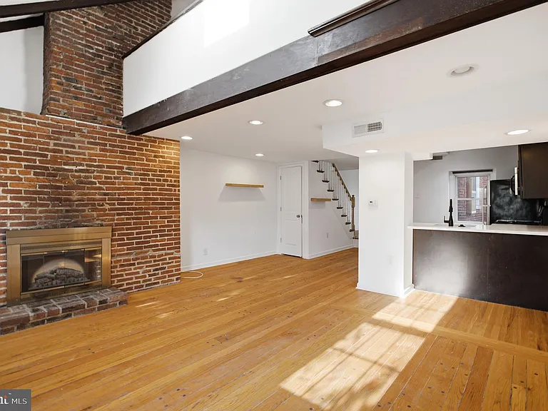 747 S 2nd St #Penthouse 00-3F — Photo 1