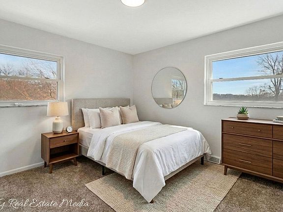 3rd image of 740 Wicklow Ln