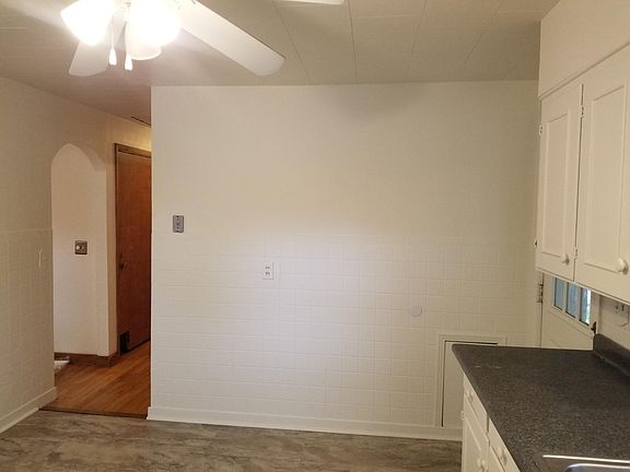 3rd image of 1567 Oakdale Dr NW