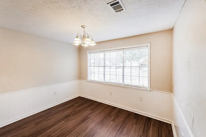 4 bed, 2.0 bath, 1800 sqft, $1,795 — Photo 4