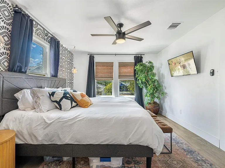 206 N Rusk St — Photo 36