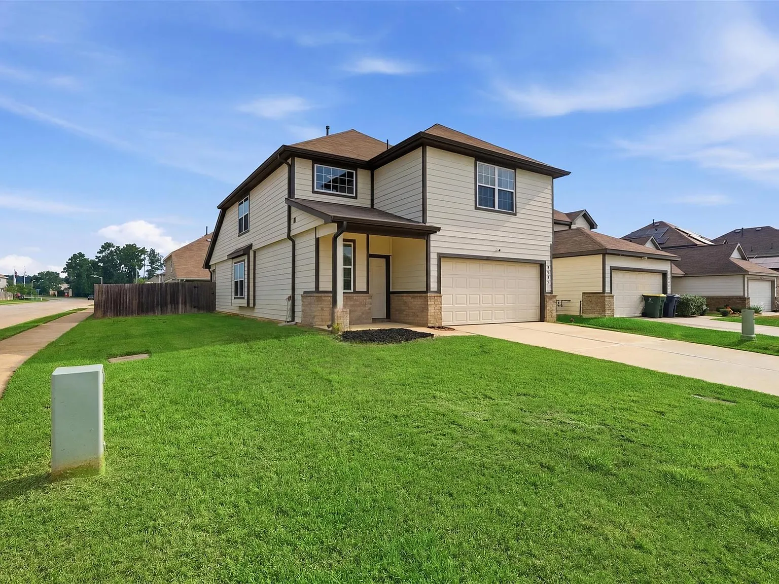4 bed, 2.5 bath, 2236 sqft, $2,100 — Photo 2