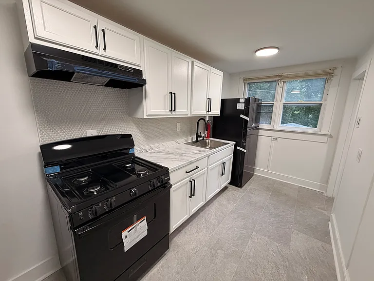 138 W Camden Ave #C — Photo 7