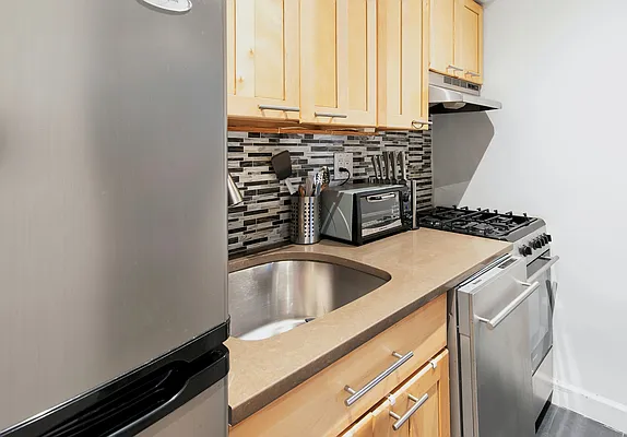 Sold by Daniel Gale Sotheby's International Realty | media 19