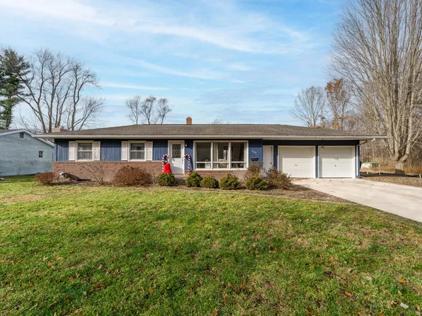 733 Hazen St, Paw Paw, MI 49079