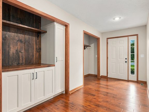 3rd image of 8704 Sunset Dr