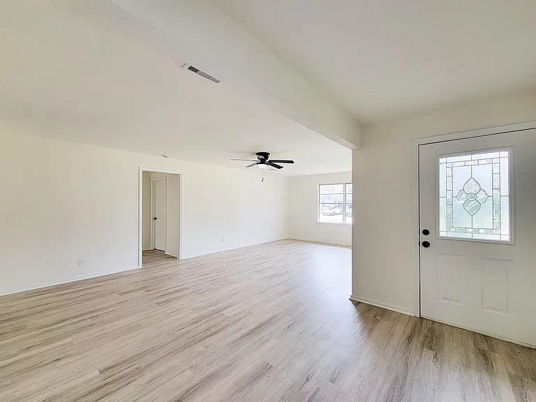 301 Cypress St — Photo 8