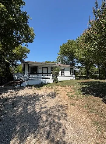 3 bed, 1.0 bath, 1440 sqft, $1,550 — Photo 3