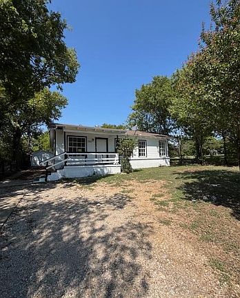 3rd image of 2913 Avenue A