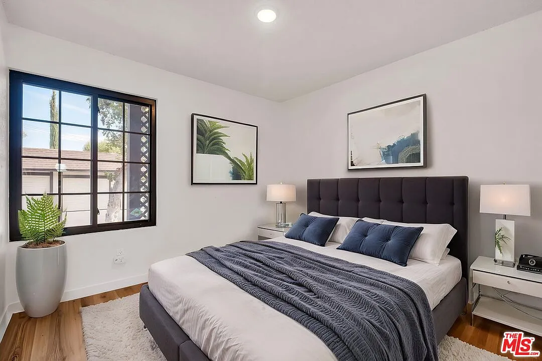 2 bed, 2.0 bath, 924 sqft, $3,295 — Photo 4