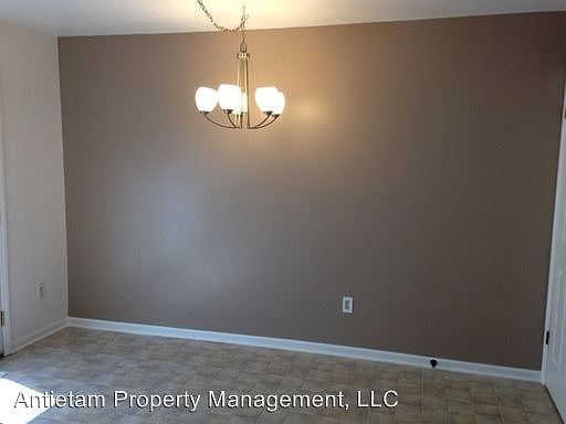 4th image of 1860 Abbey Ln