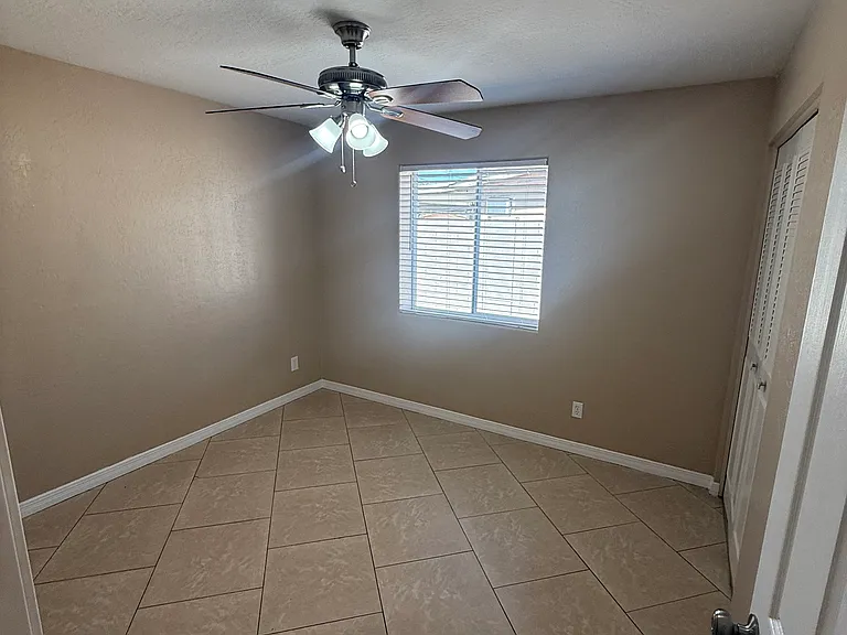 3628 W Oregon Ave — Photo 9