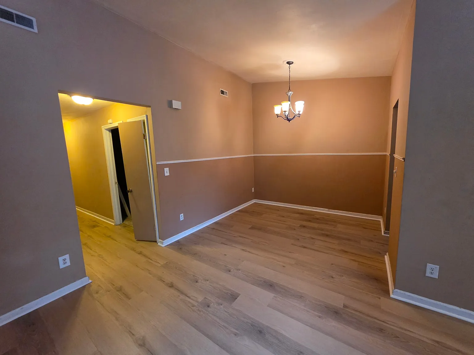 2 bed, 1000 sqft, $1,500 — Photo 2