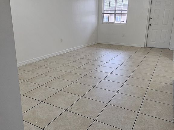 3rd image of 1270 SE 27th St Unit 204