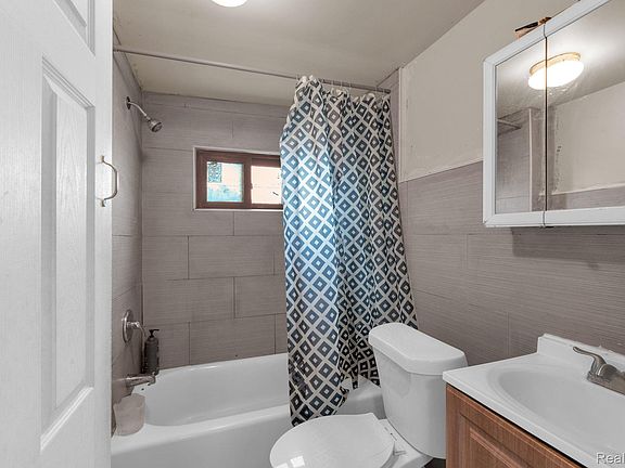 5th image of 2124 Halleck St