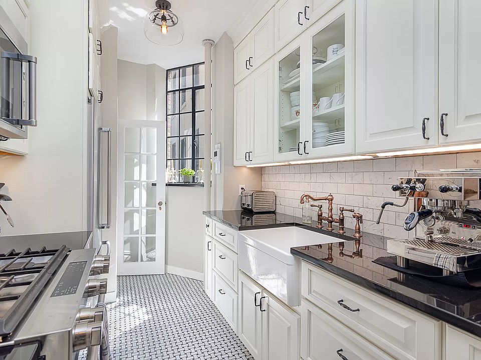 1st image of 333 E 41st St #3/4D