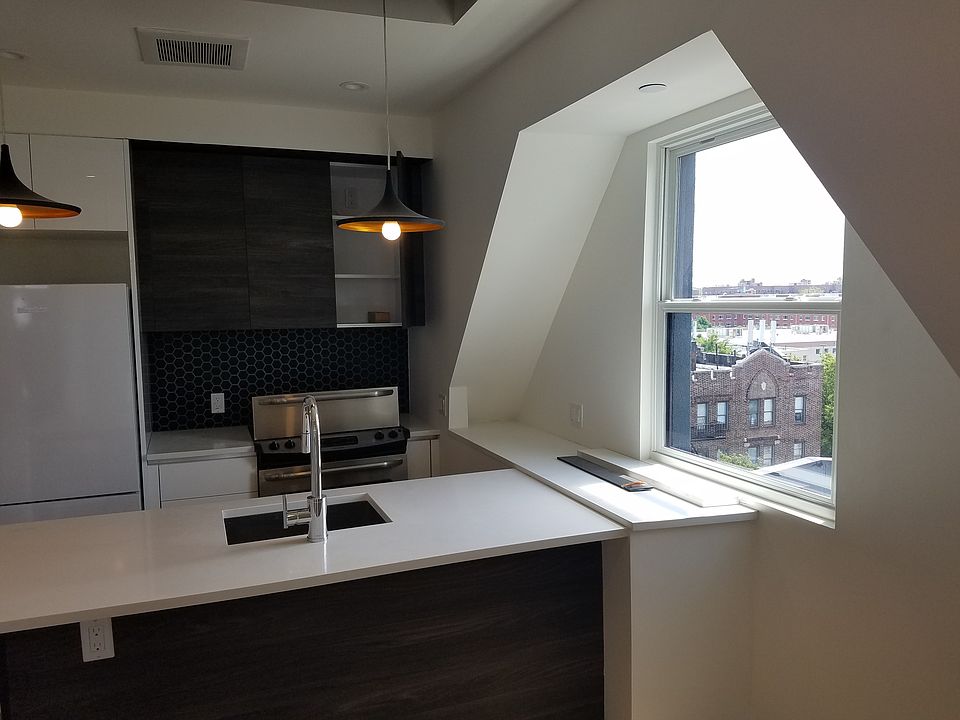 1st image of 532 Midwood St #Four