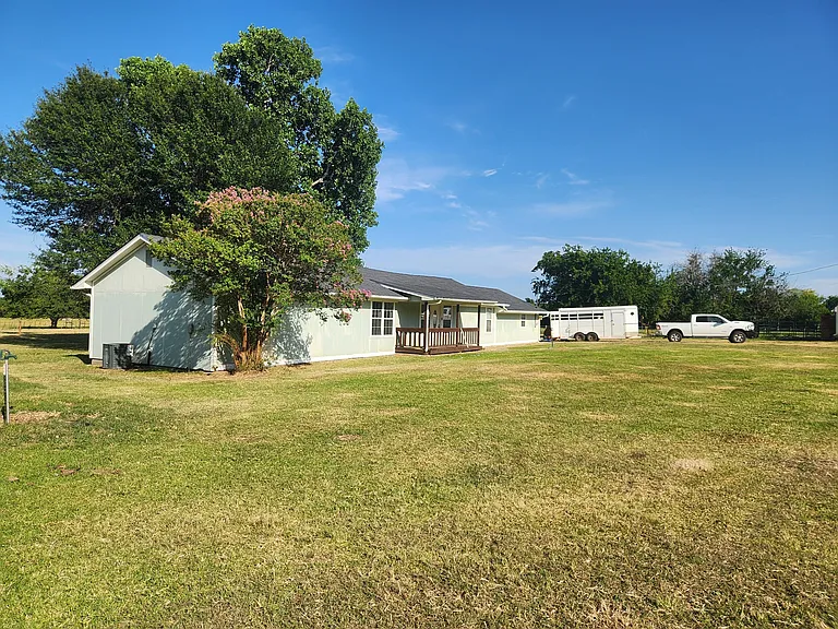 9517 County Road 419 — Photo 1
