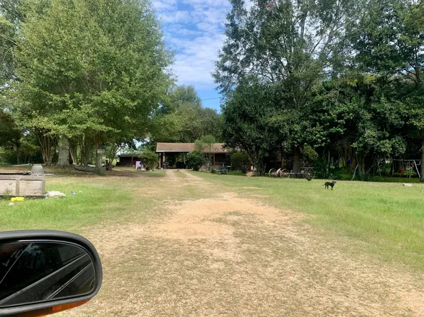 58 Barty Bazor Rd, Poplarville, MS 39470
