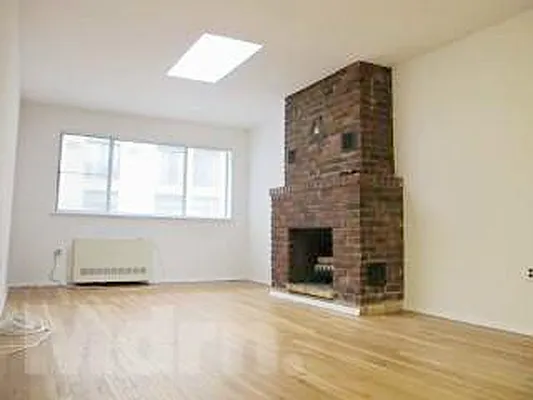 Rented by Mdrn Residential | media 17