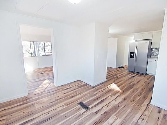 5th image of 118 Brook St