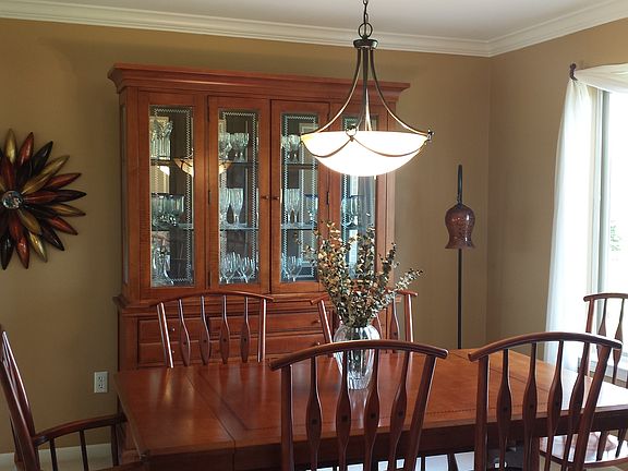 4th image of 556 Victoria Ct