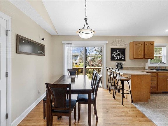4th image of 480 Giles Ave
