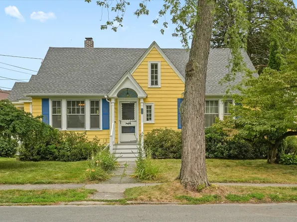 57 Olive St, Methuen, MA 01844