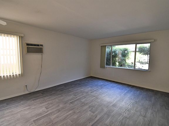 3rd image of 231 S Hudson Ave