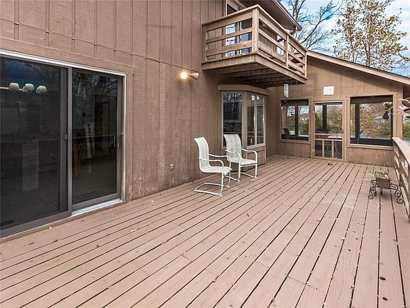 4th image of 16 Blossom Lake Ln