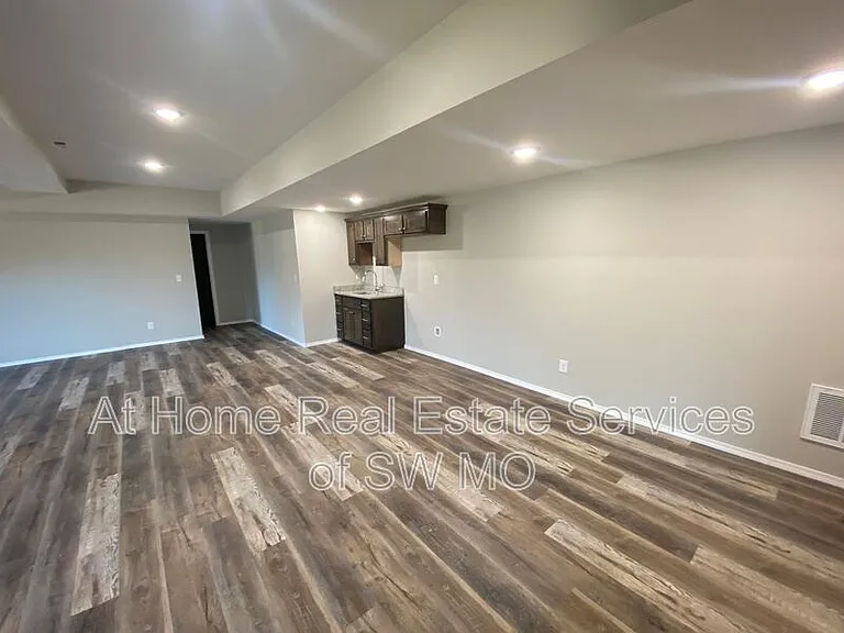 632 S Southgate St — Photo 6