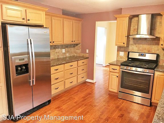 5th image of 518 123rd Ave NE