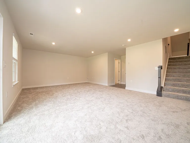 212 Tamworth Crk — Photo 3