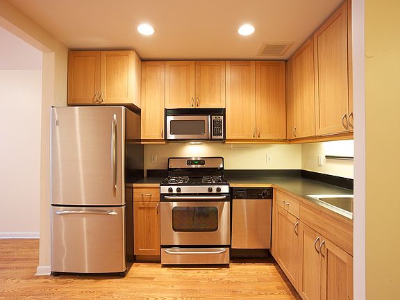 4th image of 295 Convent Ave APT 45