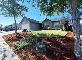 949 Sellwood Dr, Eagle Pt, OR 97524