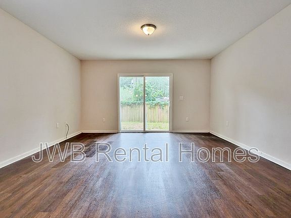 5th image of 8722 Cocoa Ave