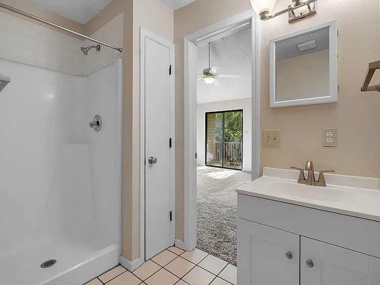 Wren Hollow Dr — Photo 22