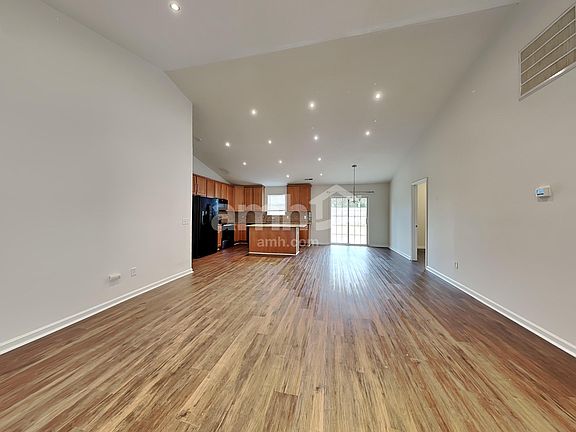 5th image of 135 Crescent Creek Ct
