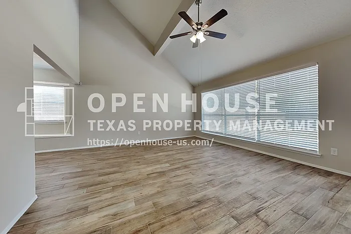 4 bed, 2.5 bath, 2320 sqft, $2,450 — Photo 3