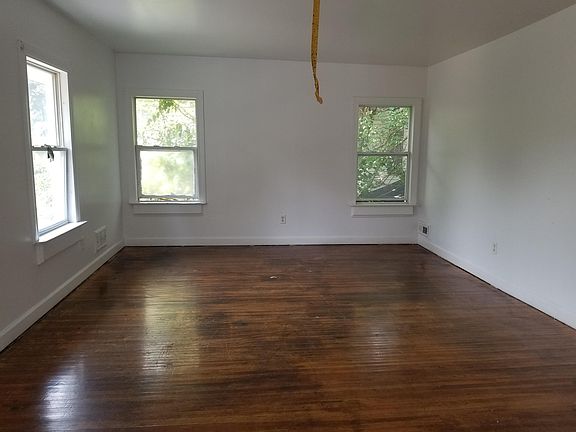 3rd image of 914 Richie Ave #1